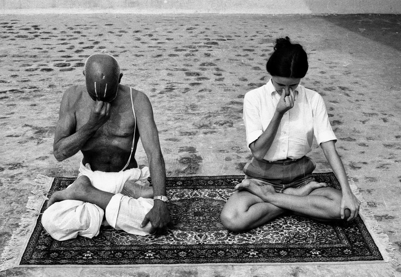 Prof. T. Krishnamacharya pránájámát oktat Mysore-ban
