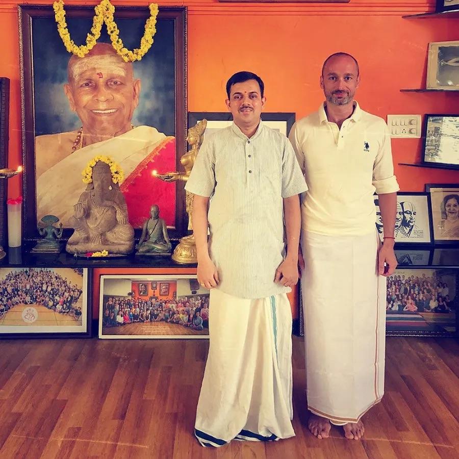 Lakshmish Ji és Szalai István, Mysore a KPJAYI-ban